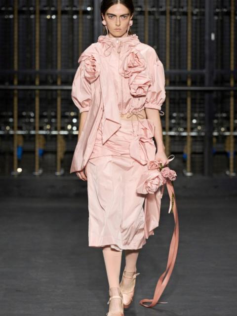 Simone Rocha весна-лето 2024 (100392-Simone-Rocha-SS-2024-b.jpg)