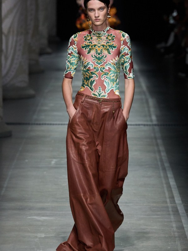 Etro весна-лето 2024 (100457-Etro-SS-2024-04.jpg) Etro весна-лето 2024 (100457-Etro-SS-2024-04.jpg)