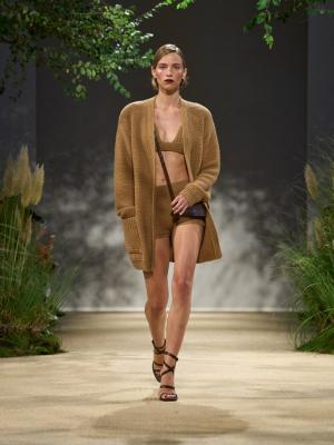 Max Mara весна-лето 2024 (100545-Max-Mara-SS-2024-02.jpg)