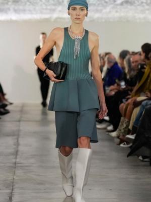 Jil Sander весна-лето 2024 (100628-Jil-Sander-SS-2024-b.jpg)