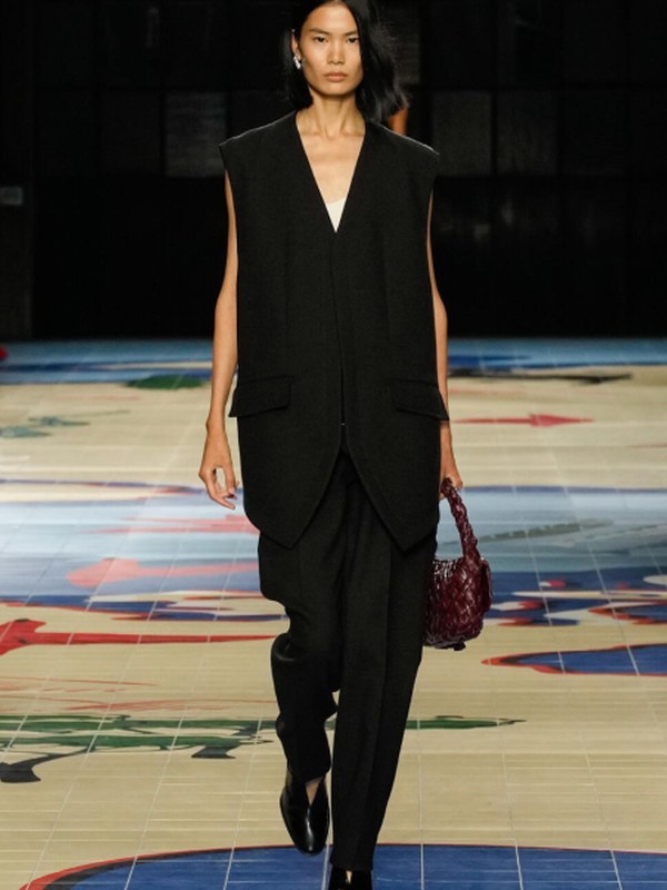 Bottega Veneta весна-лето 2024 (100643-Bottega-Veneta-SS-2024-04.jpg)