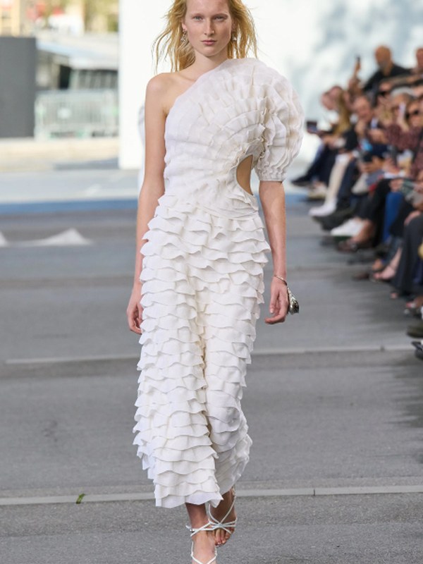 Chloé весна-лето 2024  (100818-Chloe-SS-2024-b.jpg)