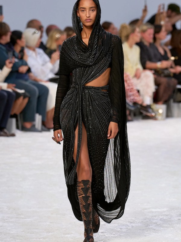  Paco Rabanne весна-лето 2024 (100831-Paco-Rabanne-SS-2024-02.jpg)