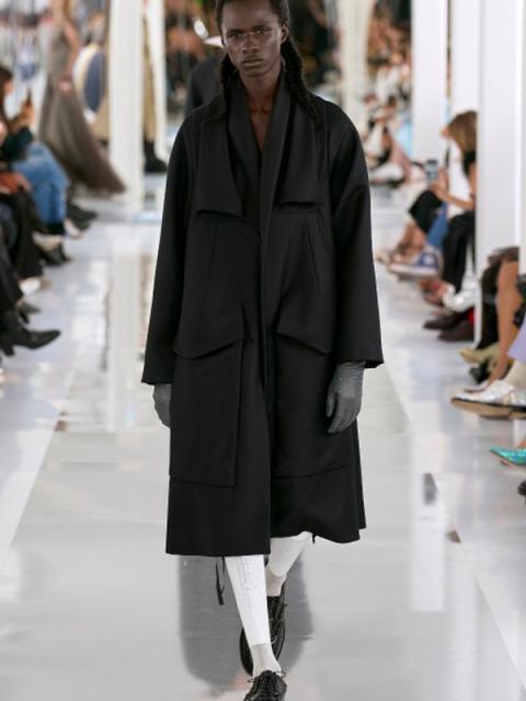 Maison Margiela весна-лето 2024 (101027-Maison-Margiela-SS-2024-02.jpg)