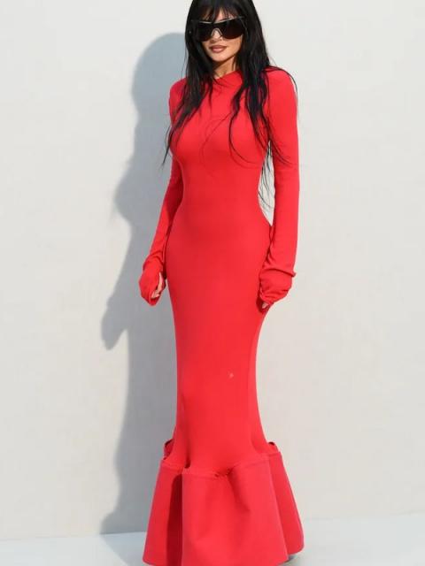 Кайли Дженнер запускает собственную линию одежды (101104-Liniya-Odejdi-Kylie-Jenner-02.jpg)