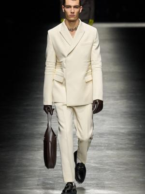 Gucci menswear 2024 (101280-Gucci-Menswear-2024-01.jpg)