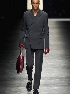 Gucci menswear 2024 (101280-Gucci-Menswear-2024-b.jpg)