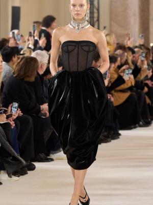 Schiaparelli весна-лето 2024 (101627-Schiaparelli-SS-2024-03.jpg)