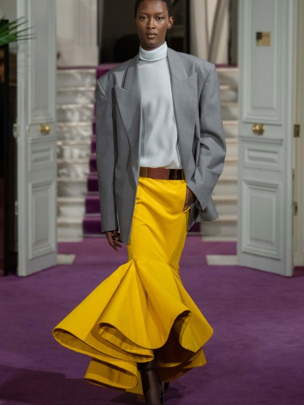 Valentino весна-лето 2024 (101732-Valentino-SS-2024-04.jpg)