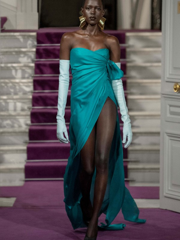 Valentino весна-лето 2024 (101732-Valentino-SS-2024-08.jpg)