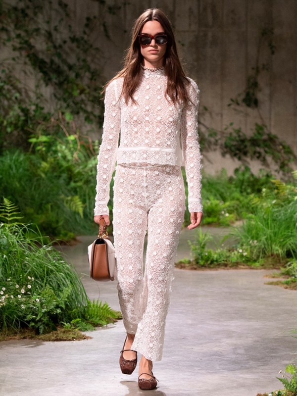 Gucci Resort 2025 (102650-gucci-resort-06.jpg)