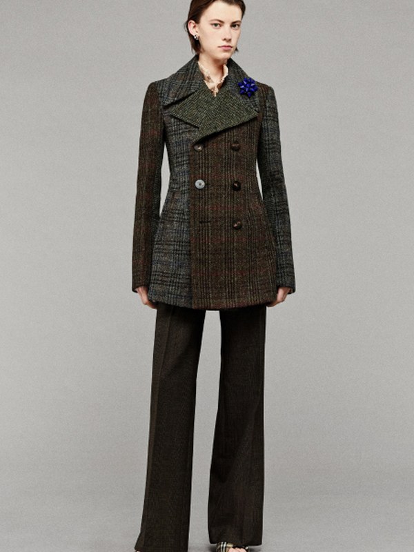 Burberry Resort 2025 (102685-burberry-resort-2025-05.jpg)