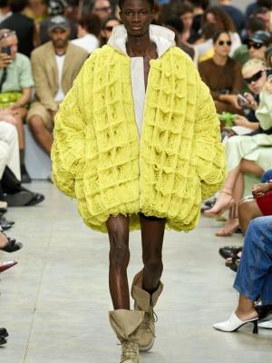 JW Anderson menswear весна-лето 2025 (103068-jw-anderson-menswear-ss-04.jpg)