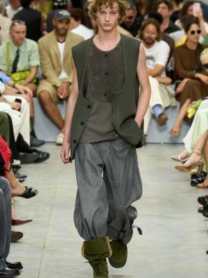 JW Anderson menswear весна-лето 2025 (103068-jw-anderson-menswear-ss-09.jpg)