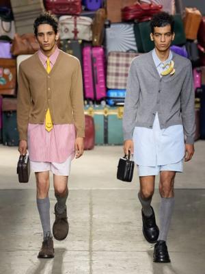 Moschino menswear весна-лето 2025 (103085-moschino-menswear-ss-01.jpg)