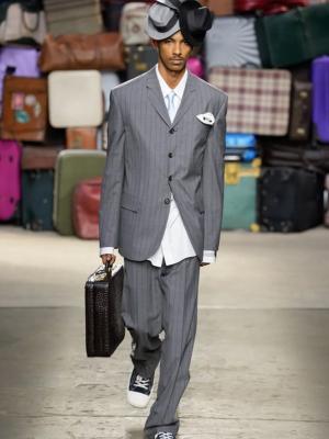 Moschino menswear весна-лето 2025 (103085-moschino-menswear-ss-02.jpg)