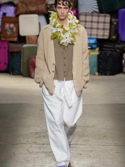 Moschino menswear весна-лето 2025 (103085-moschino-menswear-ss-11.jpg)