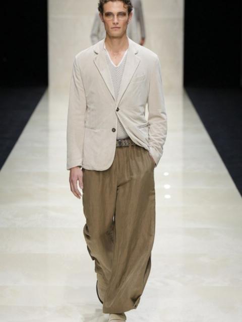 Giorgio Armani menswear весна-лето 2025 (103176-giorgio-armani-menswear-08.jpg)
