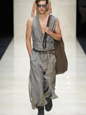 Giorgio Armani menswear весна-лето 2025 (103176-giorgio-armani-menswear-10.jpg)