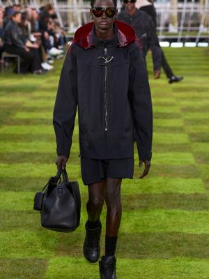 Louis Vuitton menswear весна-лето 2025  (103245-louis-vuitton-menswear-ss-05.jpg)