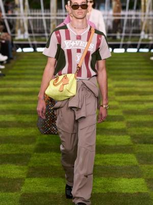 Louis Vuitton menswear весна-лето 2025  (103245-louis-vuitton-menswear-ss-11.jpg)