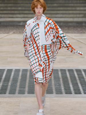 Issey Miyake menswear весна-лето 2025 (103340-issey-miyake-menswear-ss-01.jpg)