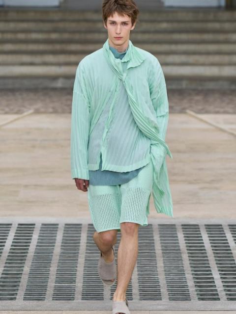 Issey Miyake menswear весна-лето 2025 (103340-issey-miyake-menswear-ss-04.jpg)