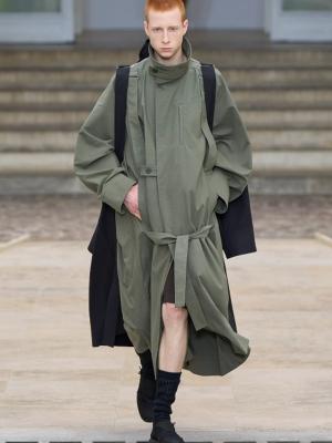 Issey Miyake menswear весна-лето 2025 (103340-issey-miyake-menswear-ss-b.jpg)