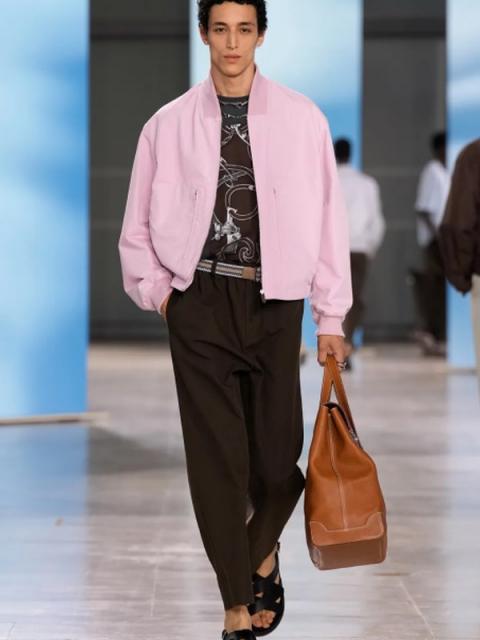 Hermes menswear весна-лето 2025 (103355-hermes-menwear-ss-03.jpg)