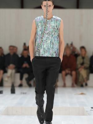 Loewe menswear весна-лето 2025 (103384-loewe-menswear-ss-03.jpg)