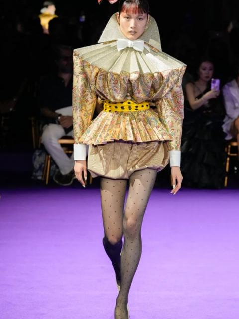 Кутюрная коллекция Viktor&Rolf осень-зима 2024 (103548-viktor-rolf-fw-04.jpg)