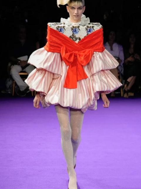 Кутюрная коллекция Viktor&Rolf осень-зима 2024 (103548-viktor-rolf-fw-07.jpg)