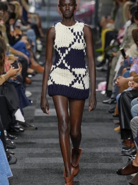 Коллекция JW Anderson весна-лето 2025 (104385-jw-anderson-ss-2025-05.jpg)