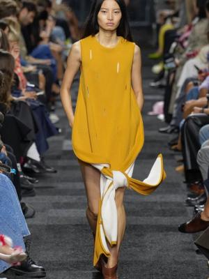 Коллекция JW Anderson весна-лето 2025 (104385-jw-anderson-ss-2025-07.jpg)