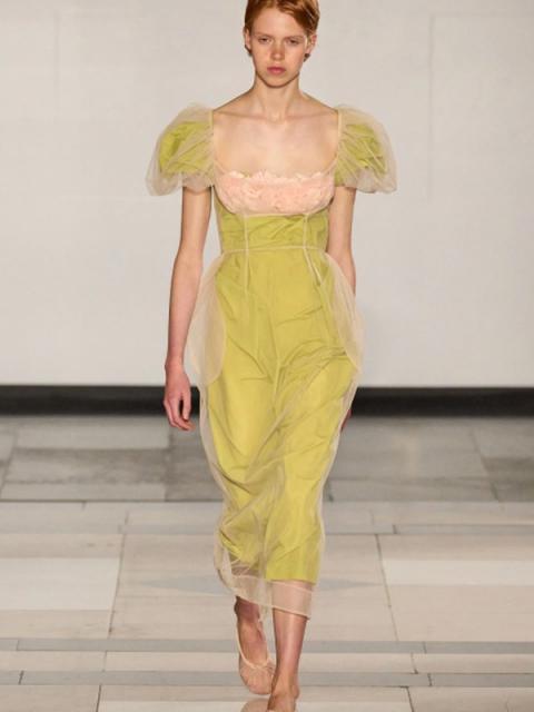 Коллекция Simone Rocha весна-лето 2025 (104397-simone-rocha-ss-2025-08.jpg)