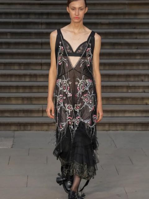 Коллекция Erdem весна-лето 2025 (104439-erdem-ss-2025-02.jpg)