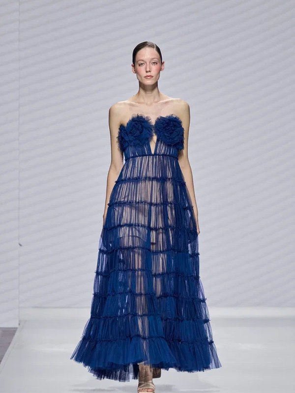 Коллекция BÜRO UNIQUE на Московской неделе моды: шик и спорт (104911-buro-unique-04.jpg) Коллекция BÜRO UNIQUE на Московской неделе моды: шик и спорт (104911-buro-unique-04.jpg)