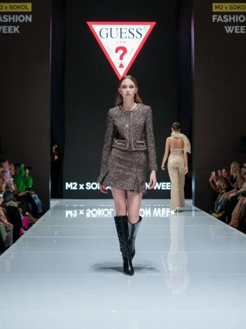 Коллекции брендов GUESS и Naumi на «М2 X SOKOL FASHION WEEK FW/2024» (105147-guess-naumi-04.jpg)