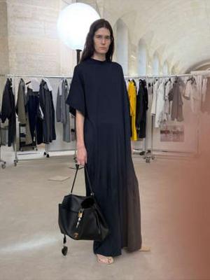 Коллекция Balenciaga pre-fall 2025 (105651-balenciaga-pre-fall-04.jpg)