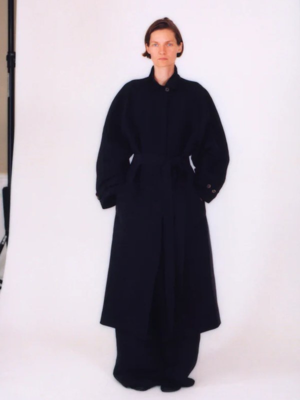 Коллекция The Row pre-fall 2025 (105671-the-row-pre-fall-08.jpg) Коллекция The Row pre-fall 2025 (105671-the-row-pre-fall-08.jpg)