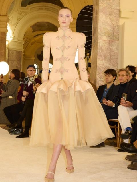 Коллекция Schiaparelli весна-лето 2025 (SS-2025) (106136-schiaparelli-ss-01.jpg)