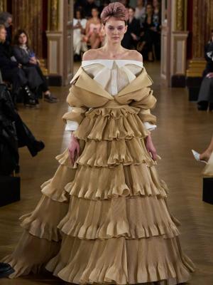 Коллекция Viktor & Rolf весна-лето 2025 (SS-2025) (106256-viktor-rolf-ss-09.jpg)