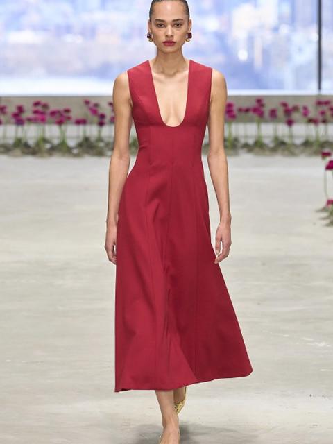 Коллекция Carolina Herrera осень-зима 2025/26 (FW-2025/26) (106447-carolina-herrera-fw-02.jpg)