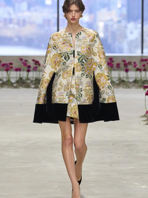 Коллекция Carolina Herrera осень-зима 2025/26 (FW-2025/26) (106447-carolina-herrera-fw-04.jpg)