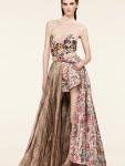 Бренд Roberto Cavalli в коллекции resort 2026 стремится к созданию новой эстетики, более сдержанной, но при этом выразительной, оставаясь верным классическим принципам итальянского дизайна. Любовь к насыщенным цветам и четким формам вновь оказалась в центре внимания этого сезона – вдохновением послужила поездка дизайнера в Мексику, где его воображение покорили местное искусство и архитектура.