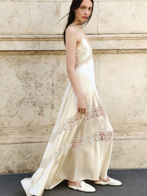 Коллекция Alberta Ferretti resort 2026 (107540-alberta-ferretti-resort-b.jpg)