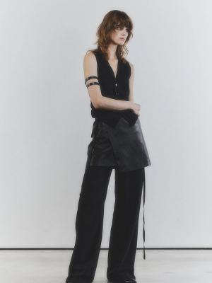 Коллекция Ann Demeulemeester Resort 2026 (107695-ann-demeulemeester-resort-01.jpg)