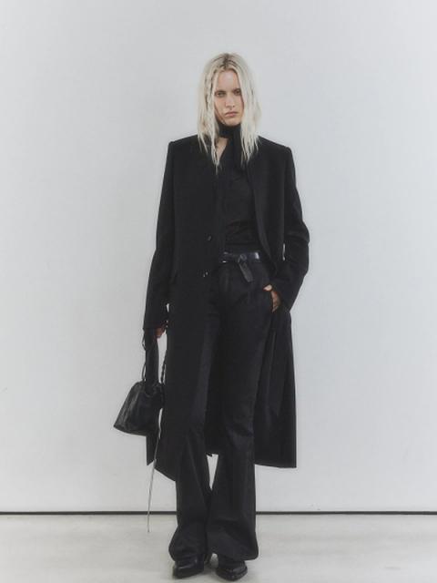 Коллекция Ann Demeulemeester Resort 2026 (107695-ann-demeulemeester-resort-07.jpg)