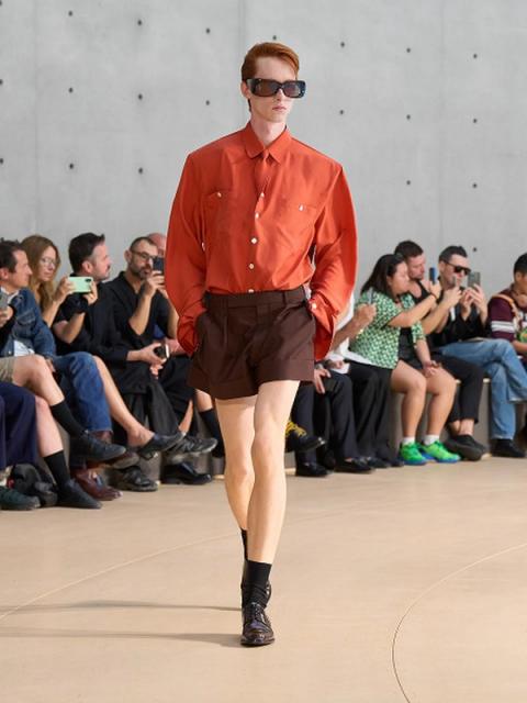 Коллекция Saint Laurent Menswear весна-лето 2026 (107966-saint-laurent-ss-01.jpg)