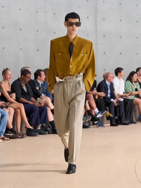 Коллекция Saint Laurent Menswear весна-лето 2026 (107966-saint-laurent-ss-03.jpg)
